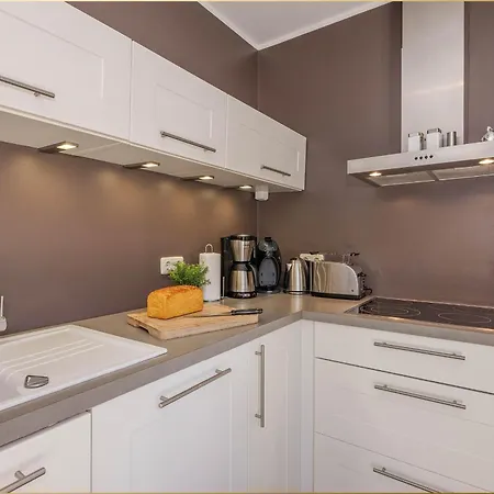 Reethus Am Kuestenwald *